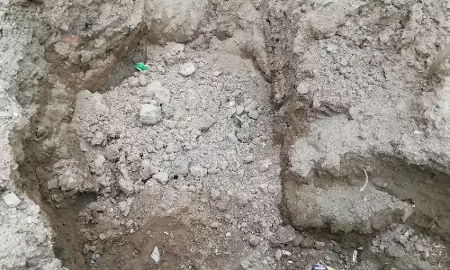 குழியை மூடவேண்டும்