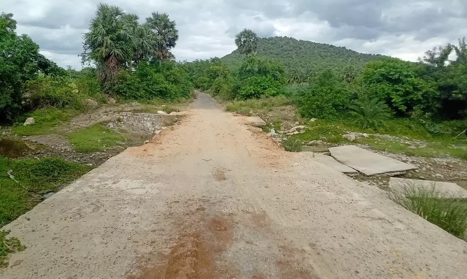 சேதமான ஓடை தரைப்பாலம்