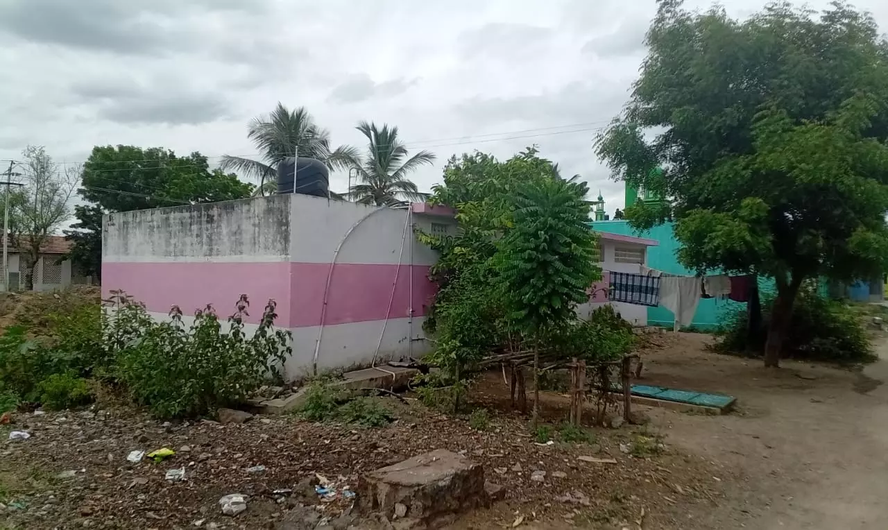 காட்சி பொருளான சுகாதார வளாகம் காட்சி பொருளான சுகாதார வளாகம்