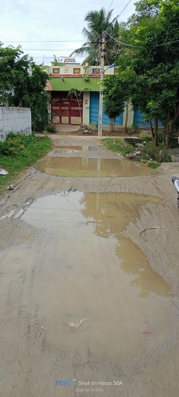 சேறும், சகதியுமான சாலை