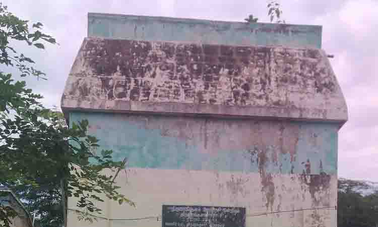 ஆபத்தான குடிநீர் தொட்டி