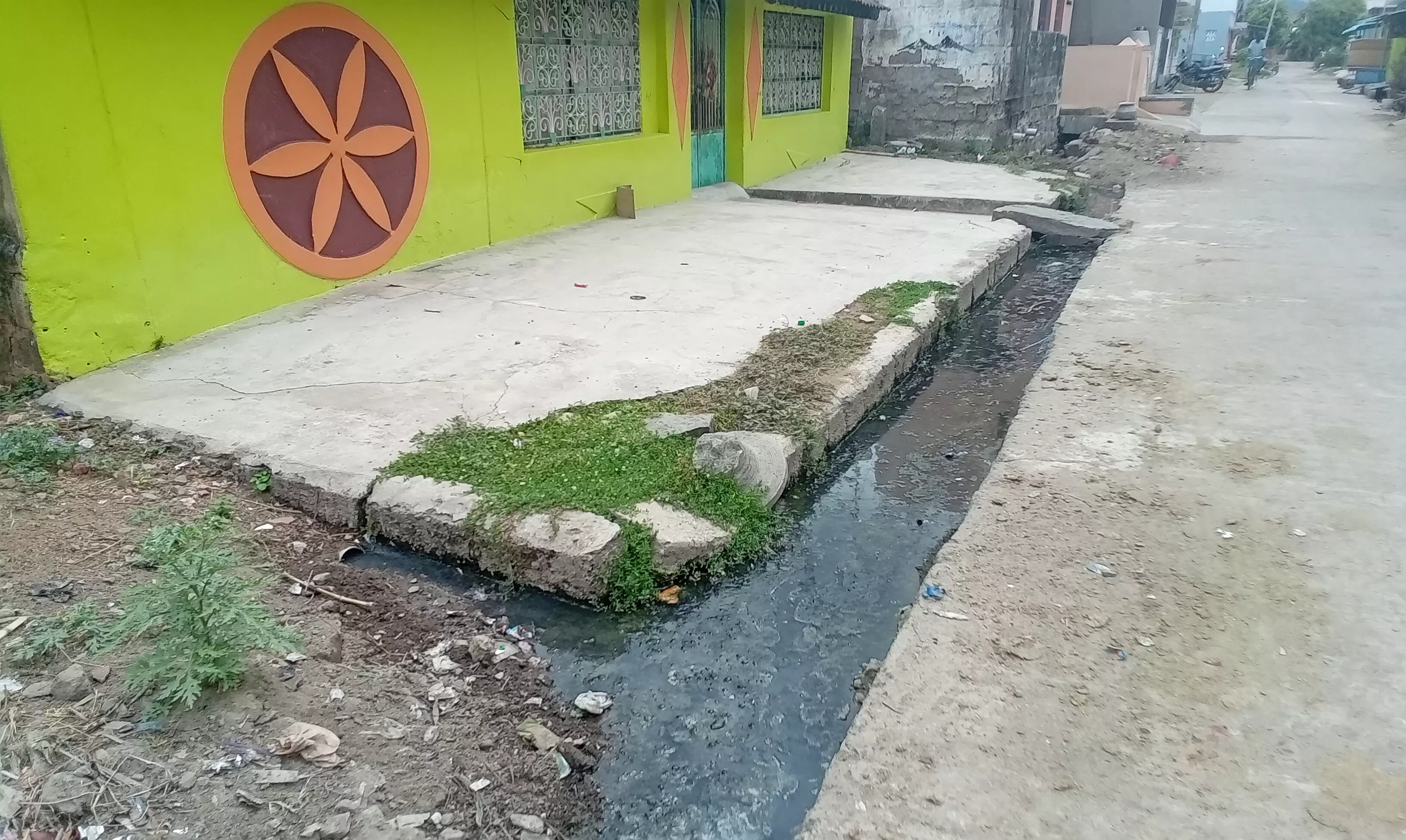 தேங்கி நிற்கும் கழிவுநீர்