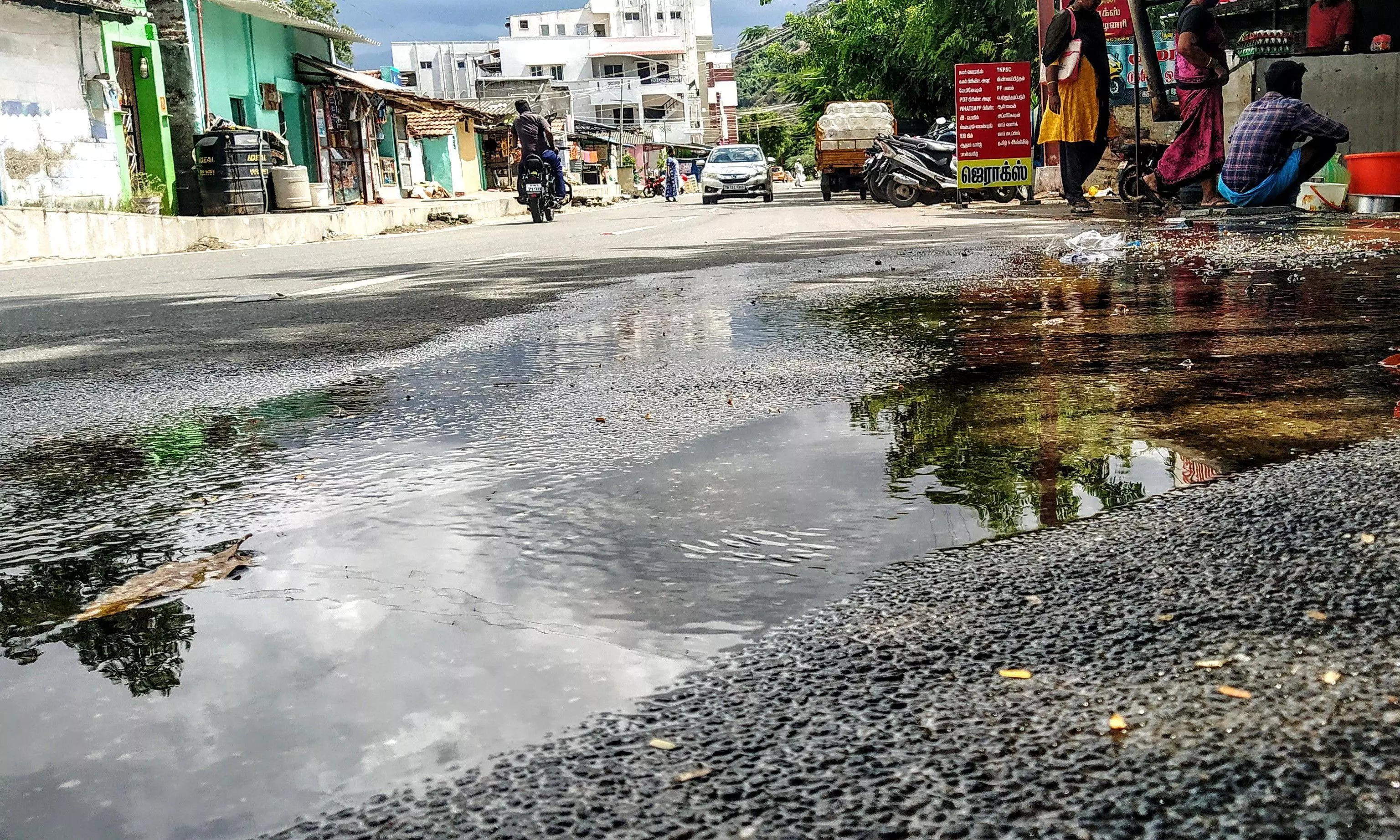 குழாய் உடைந்து வீணாகும் குடிநீர்