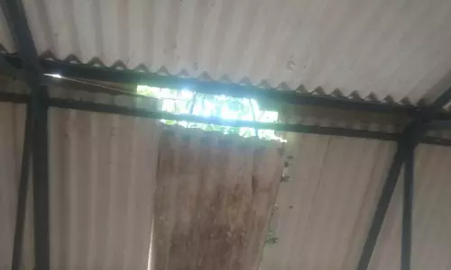 குழந்தைகள் மைய மேற்கூரை சேதம்