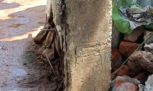 அபாய மின்கம்பம்