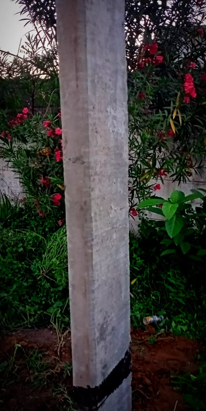 புதிய மின்கம்பம் பொருத்தப்பட்டது புதிய மின்கம்பம் பொருத்தப்பட்டது