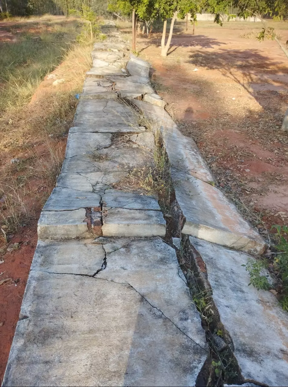 சுற்றுச்சுவர் அமைக்கப்படுமா? சுற்றுச்சுவர் அமைக்கப்படுமா?