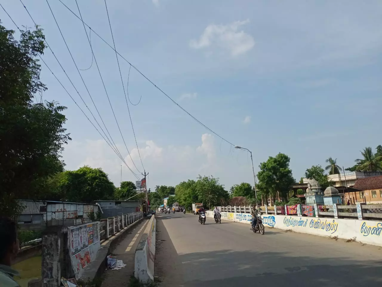 மின்கம்பிகள் சீரமைக்கப்படுமா?