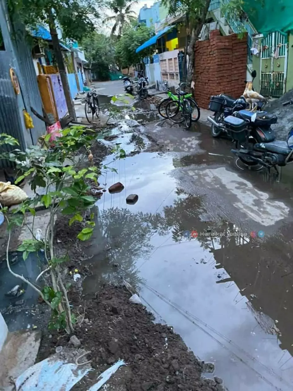 சாலையில் தேங்கும் கழிவுநீர்