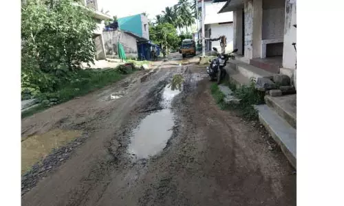 சாலையை சீர் செய்வார்களா?