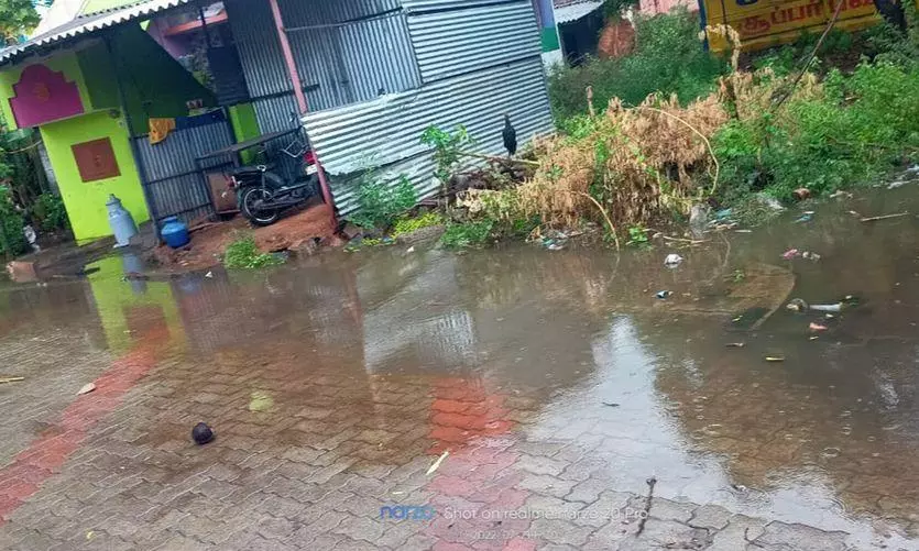 தெருவில் தேங்கும் கழிவுநீர்