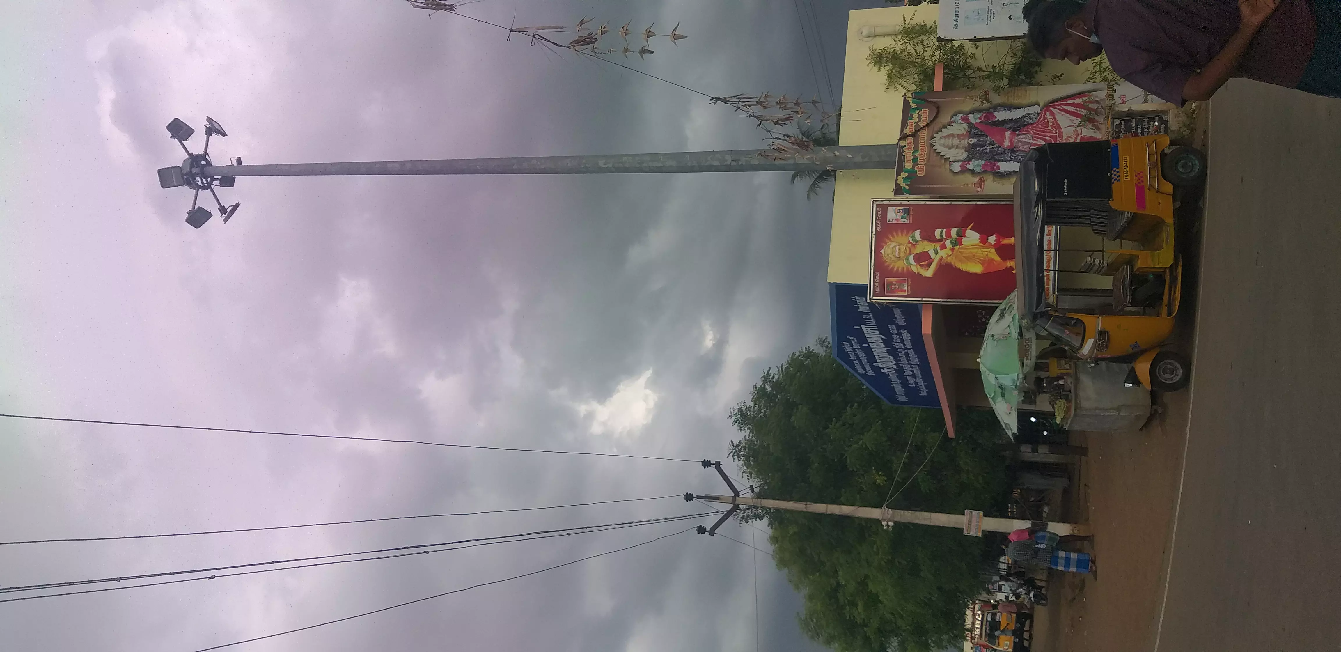 எரியாத உயர் கோபுர மின் விளக்கு