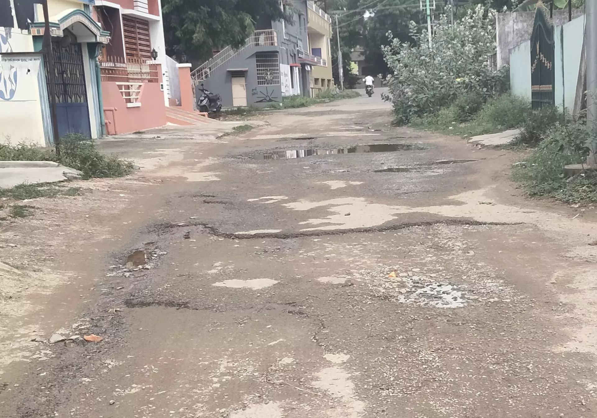 பல்லாங்குழி சாலை பல்லாங்குழி சாலை