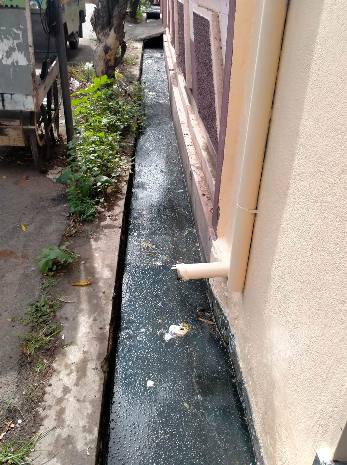 தேங்கி நிற்கும் கழிவுநீர் தேங்கி நிற்கும் கழிவுநீர்