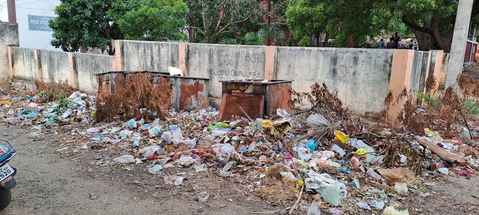 குவிந்து கிடக்கும் குப்பைகள்