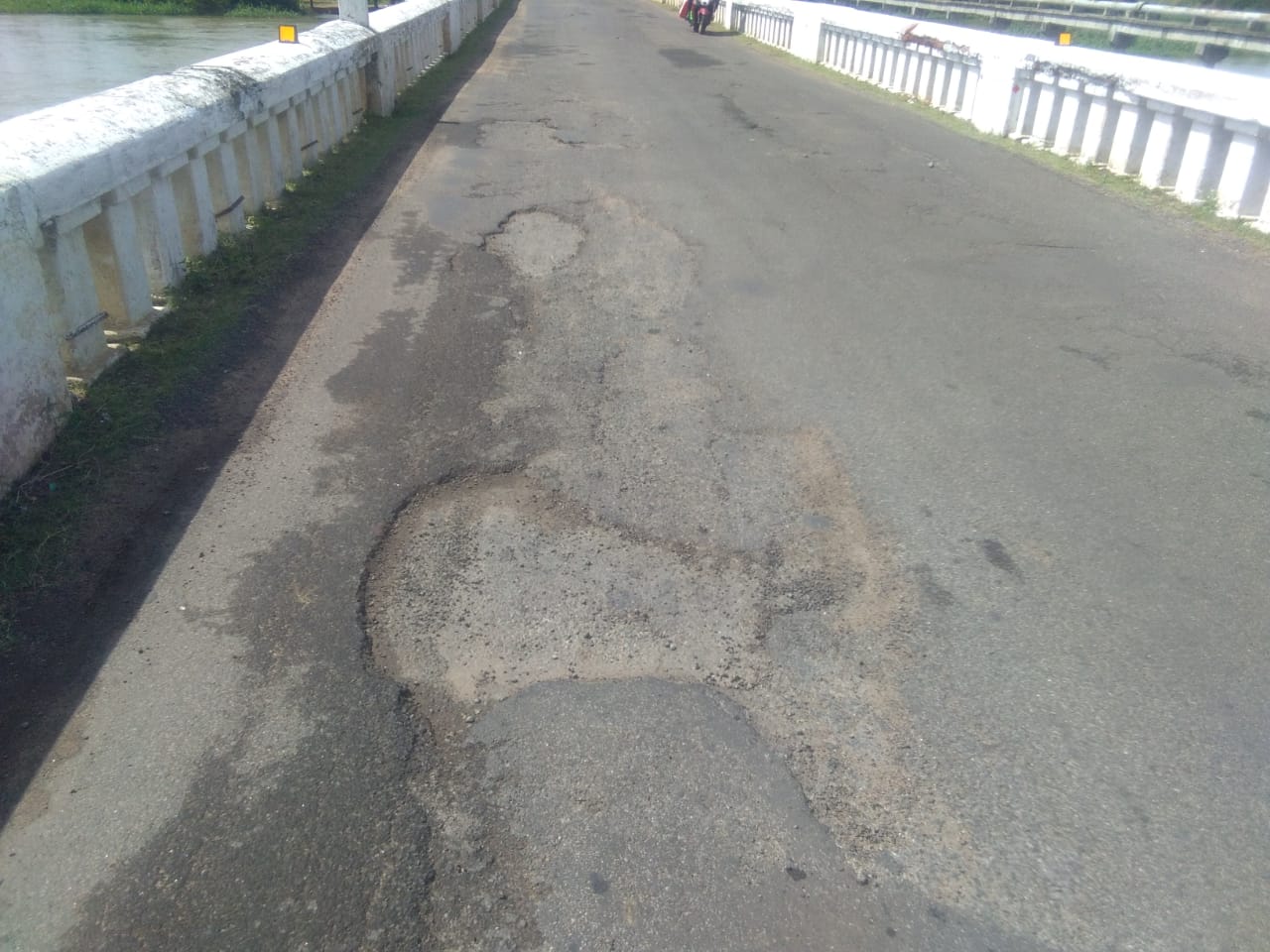 சாலை சீரமைக்கப்படுமா? சாலை சீரமைக்கப்படுமா?