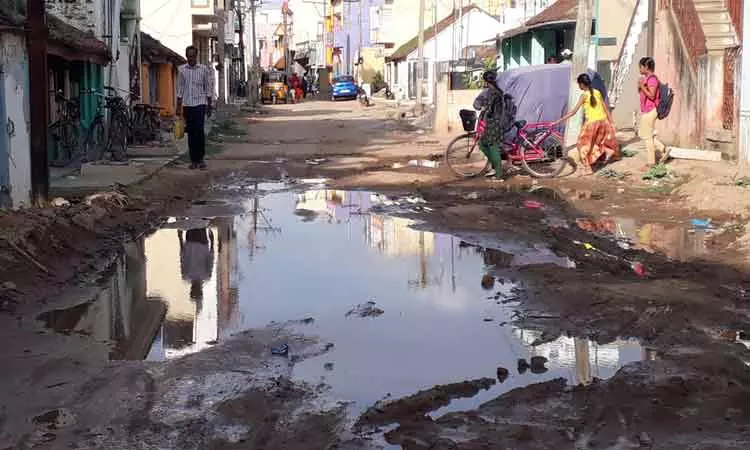 குடிநீர் குழாய் உடைப்பு குடிநீர் குழாய் உடைப்பு