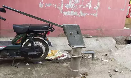 அடிபம்பு அகற்றப்படுமா? அடிபம்பு அகற்றப்படுமா?