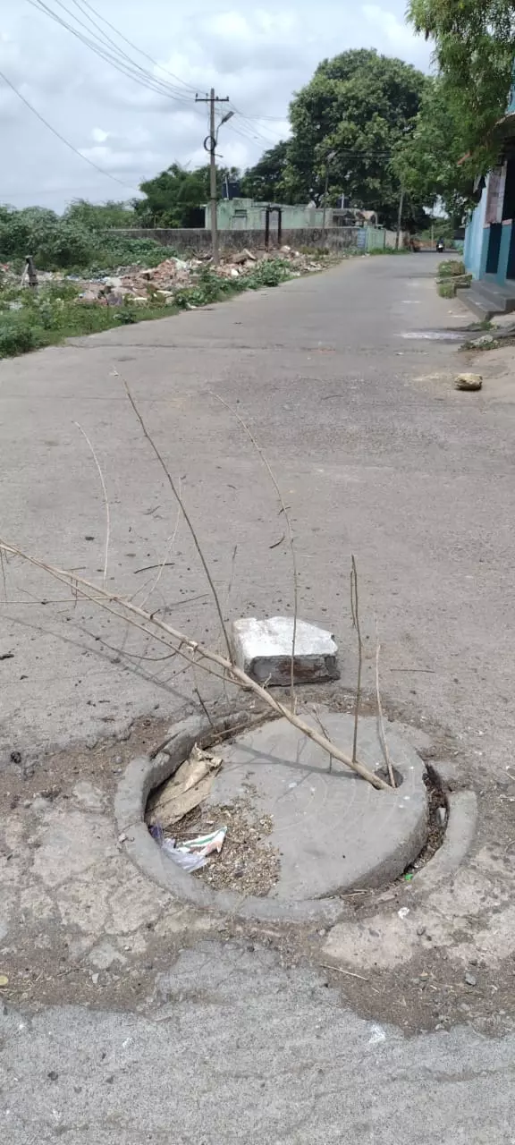 பாதாள சாக்கடை மூடி சேதம் பாதாள சாக்கடை மூடி சேதம்