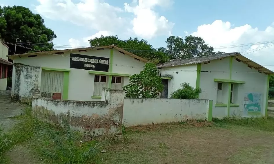 பூட்டிக்கிடக்கும் துணை சுகாதார நிலையம் பூட்டிக்கிடக்கும் துணை சுகாதார நிலையம்