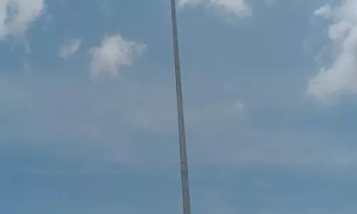 பகலிலும் எரியும் உயர் மின் கோபுர விளக்கு