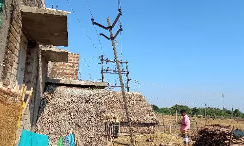 ஆபத்தான மின்கம்பம் ஆபத்தான மின்கம்பம்