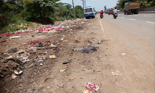 குப்பை கழிவுகளால் துர்நாற்றம் குப்பை கழிவுகளால் துர்நாற்றம்
