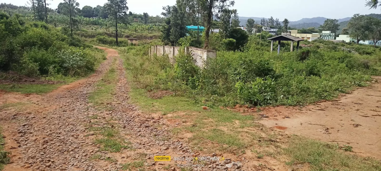 ஜல்லிக்கற்கள் பரப்பப்பட்ட சாலை