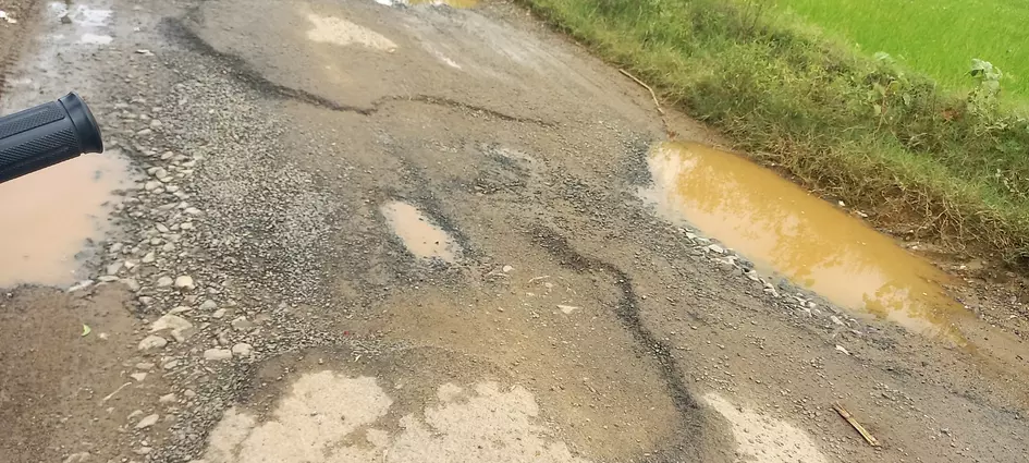 சாலைைய சீர் செய்ய ேவண்டும்