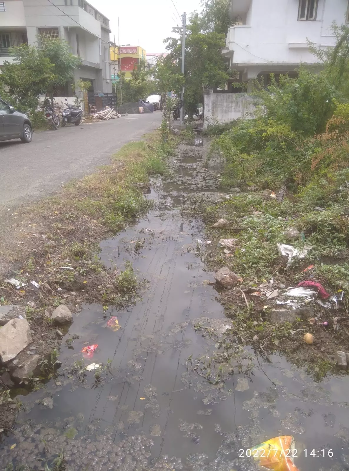 சீரமைக்க வேண்டிய சாக்கடை கால்வாய் சீரமைக்க வேண்டிய சாக்கடை கால்வாய்