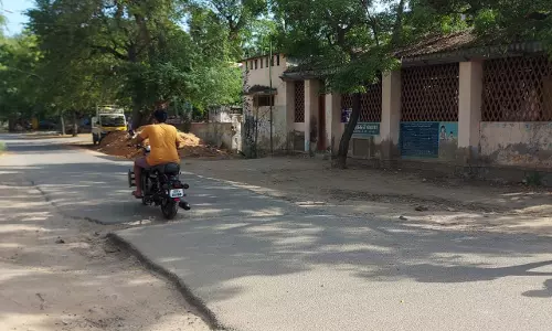 சாலையை சீரமைக்க வேண்டும்