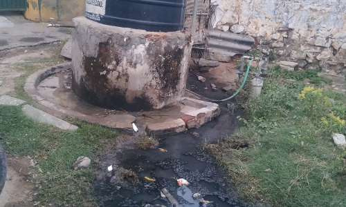 ஓடையை தூர்வார வேண்டும்