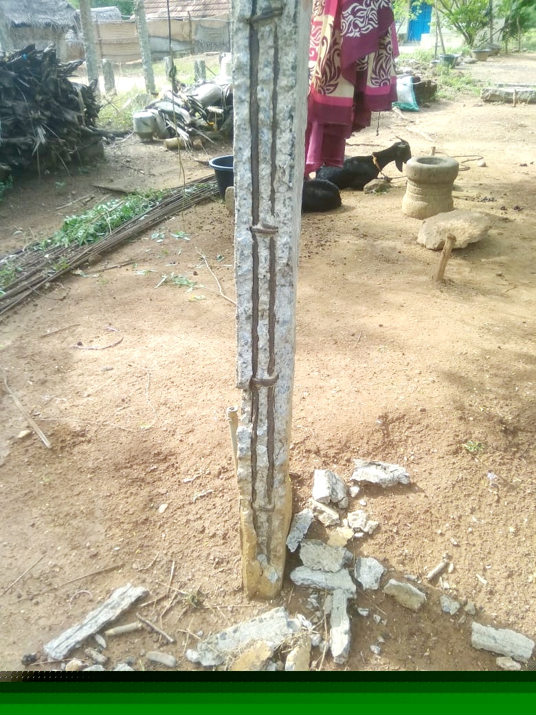 சேதமடைந்த மின்கம்பம்