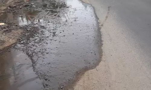 சாலையில் ஓடும் குடிநீர்