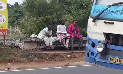 பயணிகள் நிழற்குடை அமைக்கப்படுமா?