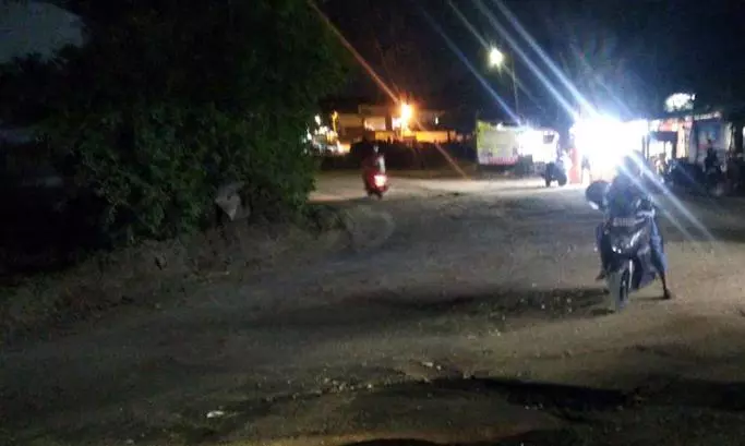 மின் விளக்கு வசதி வேண்டும் மின் விளக்கு வசதி வேண்டும்