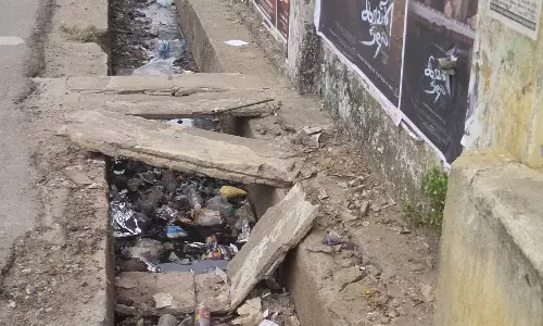 சாக்கடை கால்வாய் சுத்தம் செய்யப்படுமா?