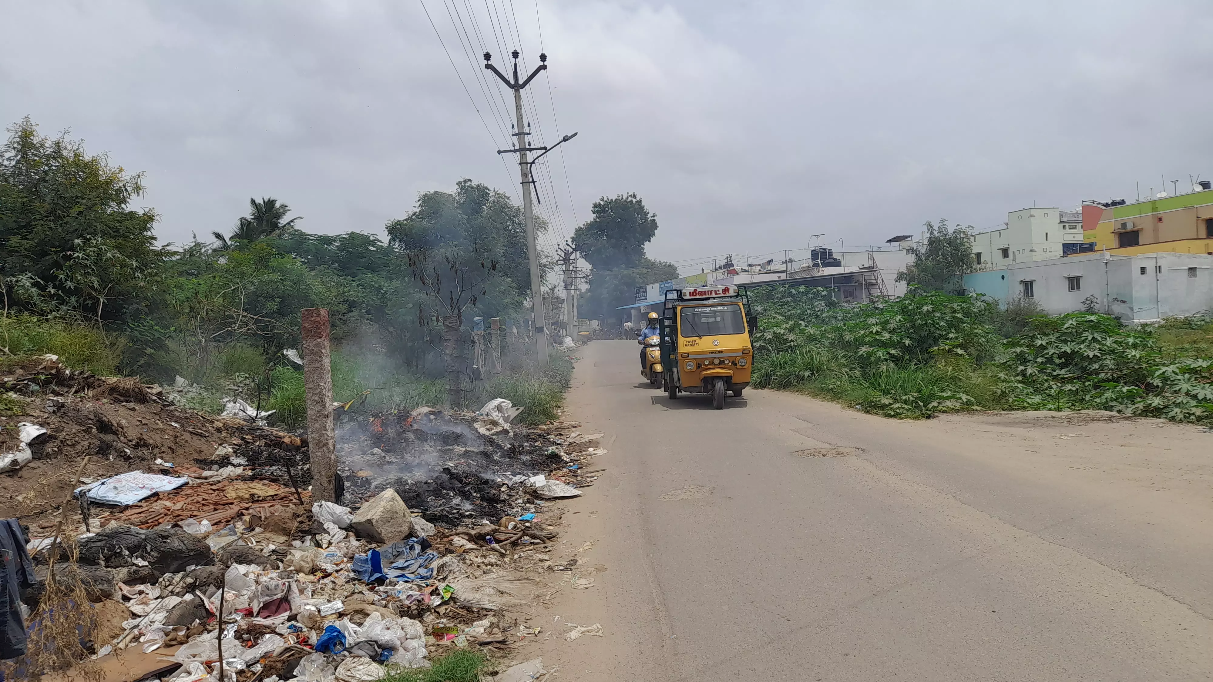 குப்பைகள் தீவைத்து எரிப்பு குப்பைகள் தீவைத்து எரிப்பு