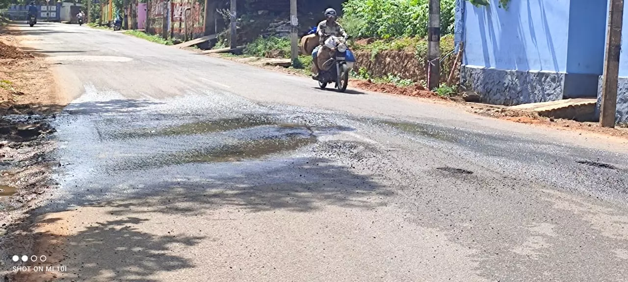 வீணாக்கும் குடிநீர்