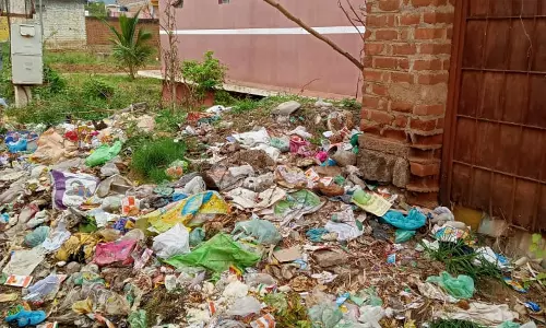 குப்பைக்கழிவுகளை அகற்ற வலியுறுத்தல்