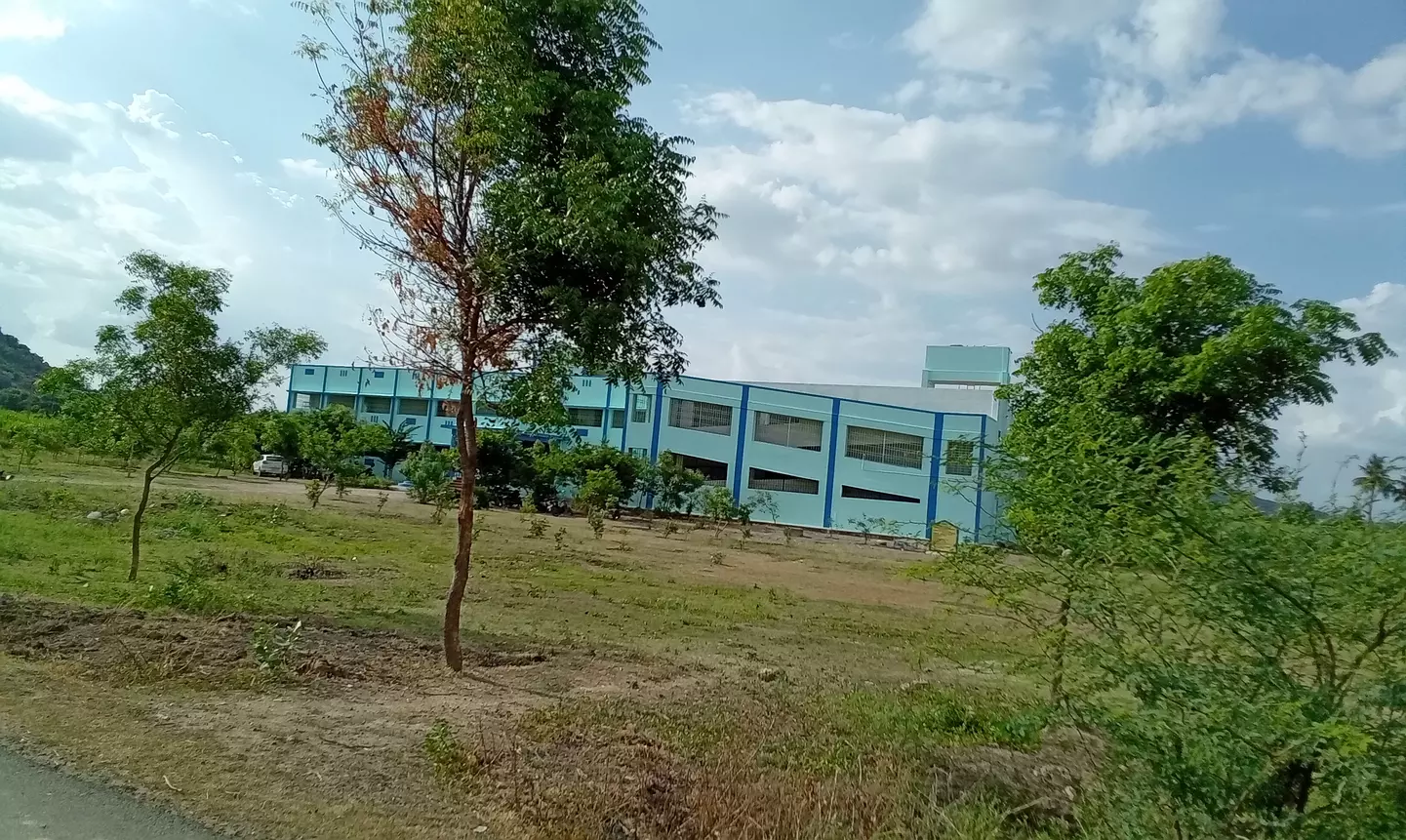 பள்ளிக்கு சுற்றுச்சுவர் கட்டப்படுமா? பள்ளிக்கு சுற்றுச்சுவர் கட்டப்படுமா?