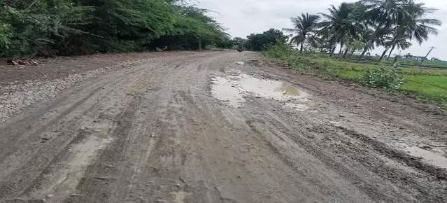 கிடப்பில் போடப்பட்ட சாலை பணி கிடப்பில் போடப்பட்ட சாலை பணி