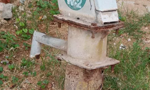 அடிபம்பு சீரமைக்கப்படுமா? அடிபம்பு சீரமைக்கப்படுமா?