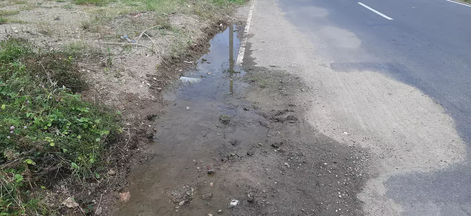 வீணாகும் குடிநீா் வீணாகும் குடிநீா்