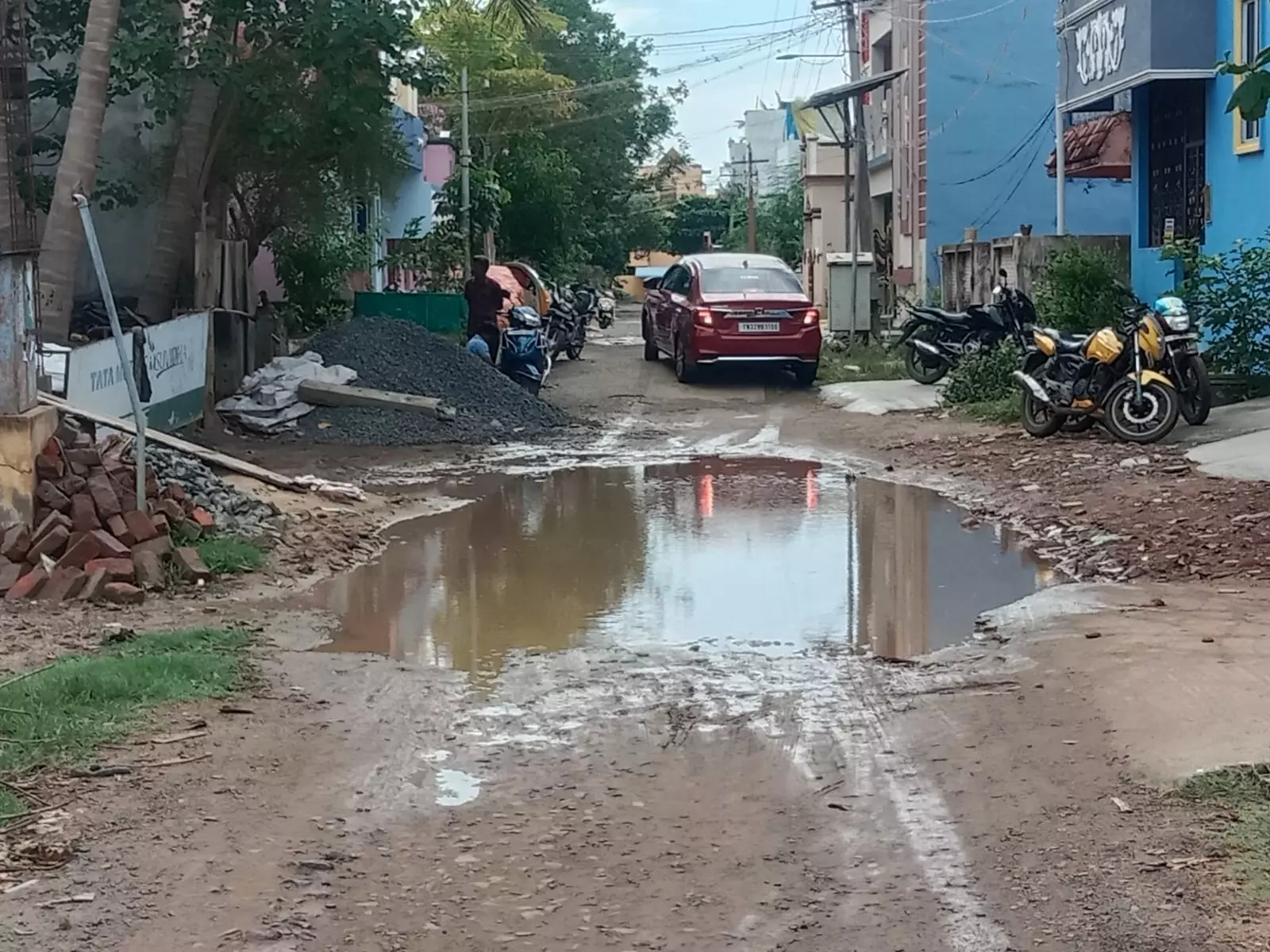 ரெயில் நிலையத்திற்கு அடிப்படை வசதிகள் தேவை ரெயில் நிலையத்திற்கு அடிப்படை வசதிகள் தேவை