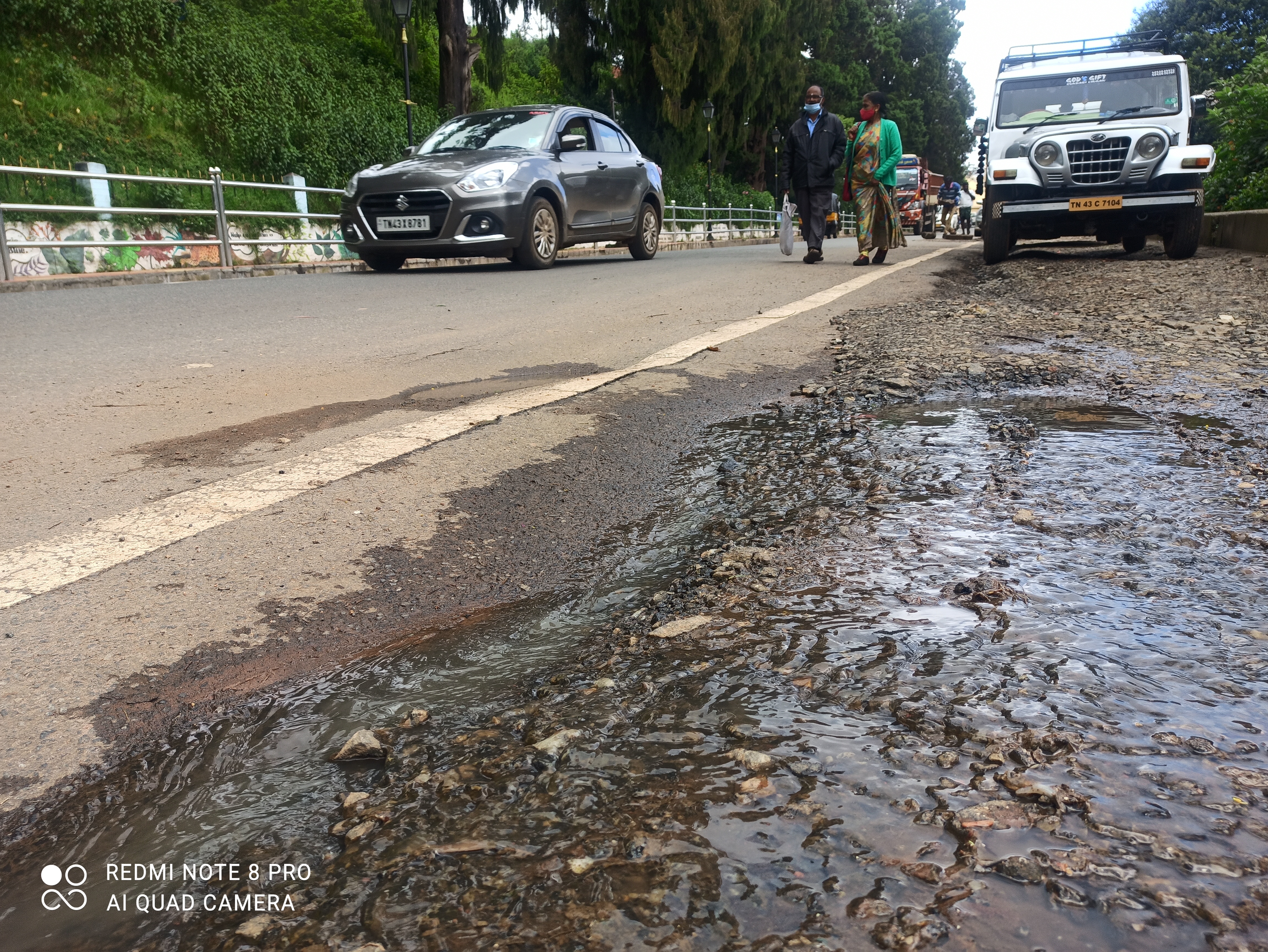 கால்வாயில் அடைப்பு