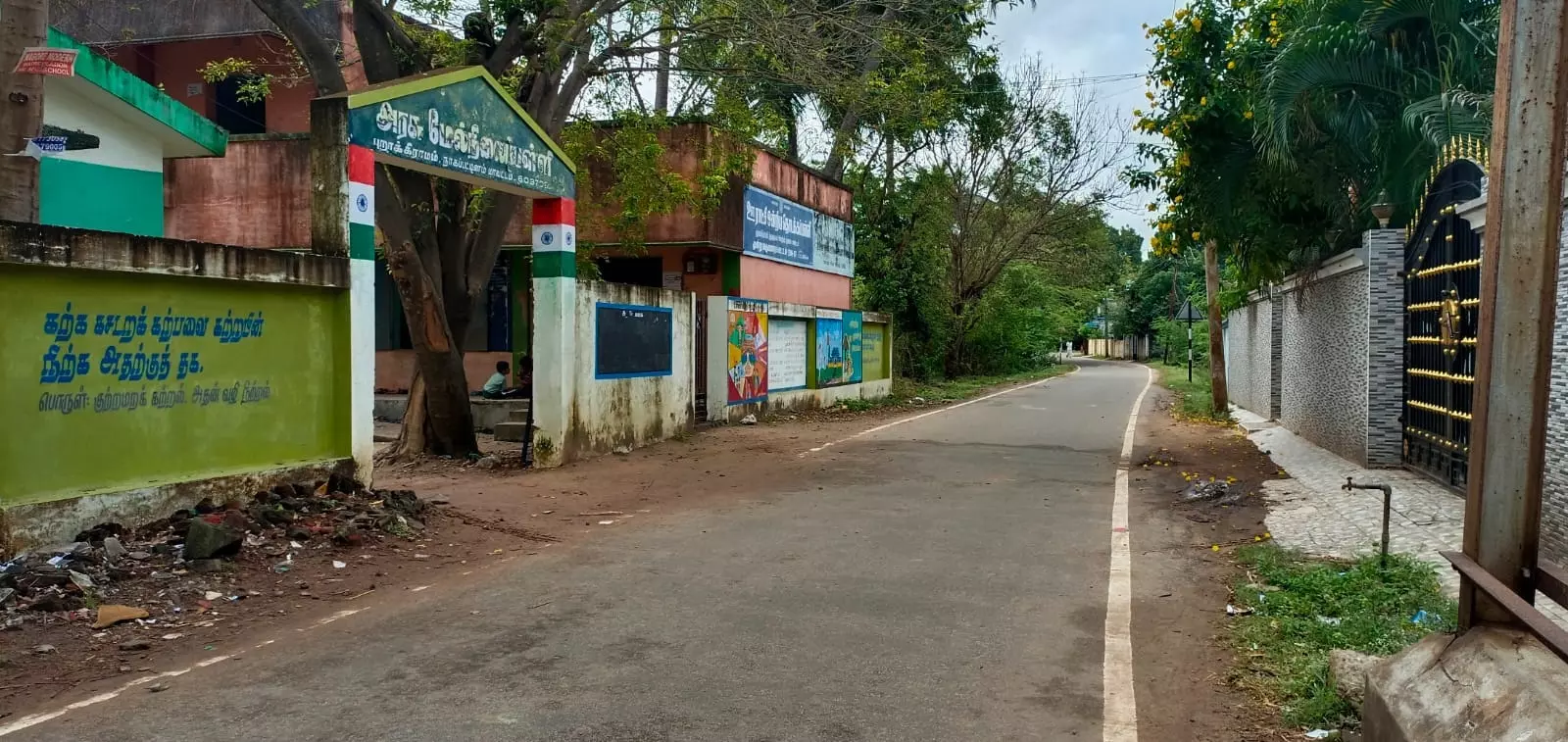 வேகத்தடை அமைக்கவேண்டும்