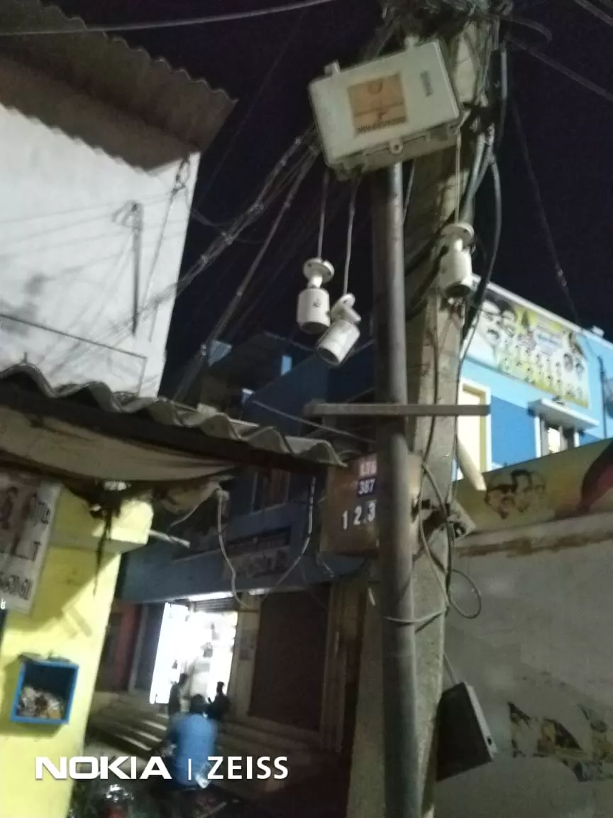 பழுதடைந்த கண்காணிப்பு கேமரா பழுதடைந்த கண்காணிப்பு கேமரா