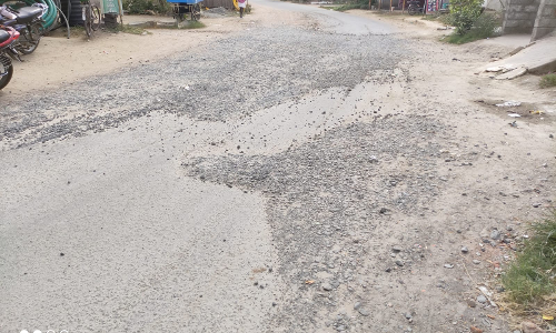 குண்டும் குழியுமான சாலை குண்டும் குழியுமான சாலை