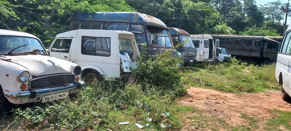 வீணாகும் வாகனங்கள்